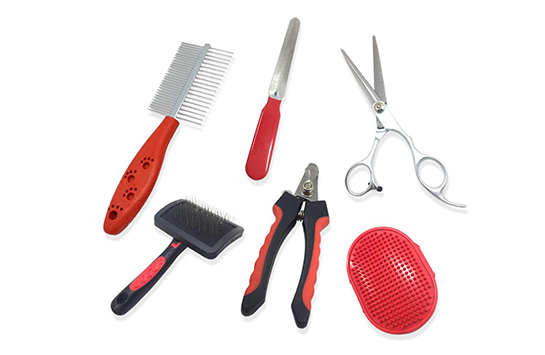 Инструменты для вычёсывания шерсти у собак